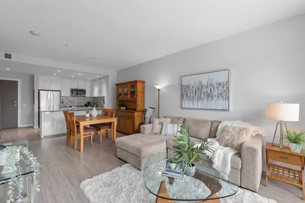 North Vancouver, BC V7J 0B8,2632 Library LN #410