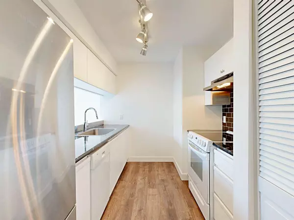 Vancouver, BC V6G 1W9,1554 Burnaby ST #205