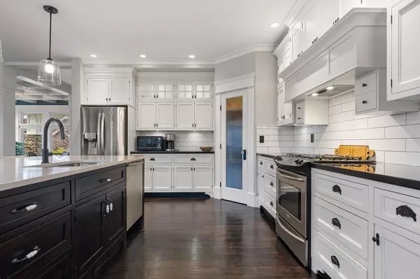 Abbotsford, BC V3G 0B3,2644 Larkspur CT