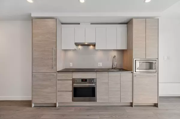 Surrey, BC V3T 0P7,13615 Fraser HWY #1112