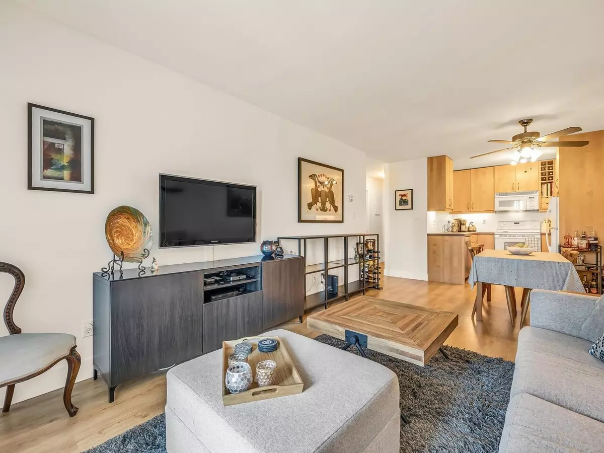 North Vancouver, BC V7M 1H8,251 W 4th ST #206