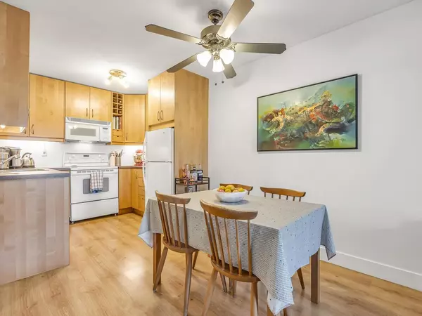 North Vancouver, BC V7M 1H8,251 W 4th ST #206