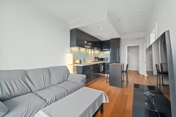 Vancouver, BC V6B 0M6,777 Richards ST #3807