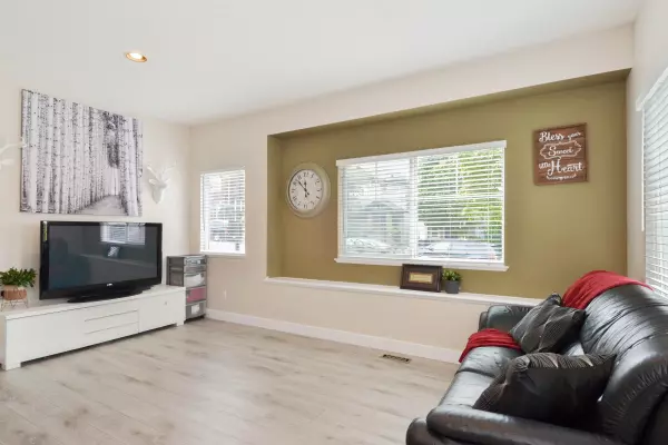 Surrey, BC V3S 4N9,5947 165a ST