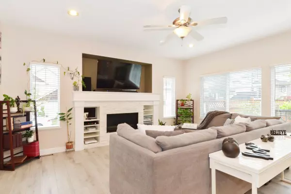 Surrey, BC V3S 4N9,5947 165a ST