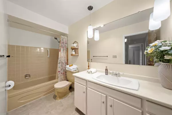 Richmond, BC V6Y 2G8,6660 Buswell ST #306