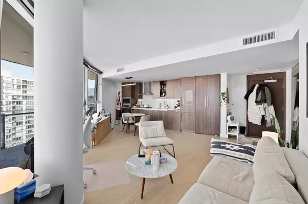 Vancouver, BC V6Z 0E7,89 Nelson ST #2705