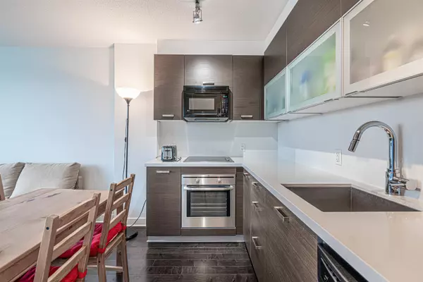 Surrey, BC V3T 0E6,10777 University DR #1002