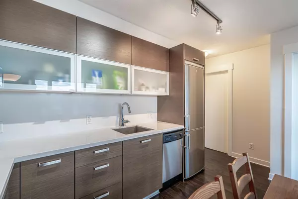 Surrey, BC V3T 0E6,10777 University DR #1002