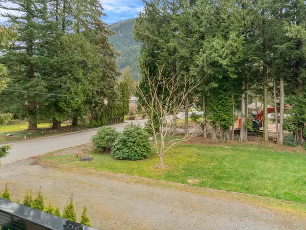 Harrison Hot Springs, BC V0M 1K0,386 Pine AVE #2