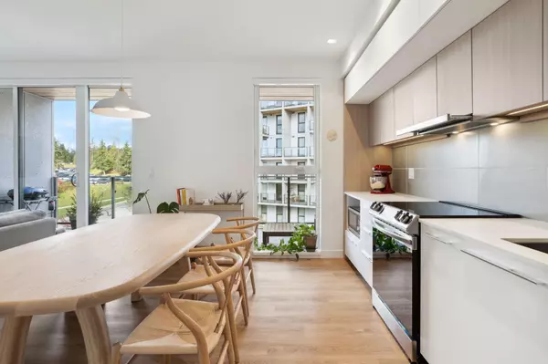 Burnaby, BC V5A 0G5,9580 Tower RD #407