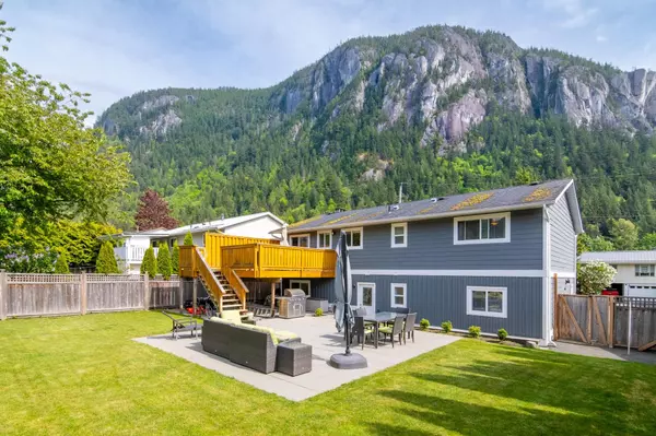 Squamish, BC V8B 0W9,38305 Fir ST
