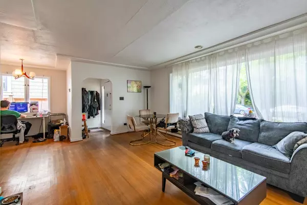 Vancouver, BC V6R 1T7,3650 W 6th AVE