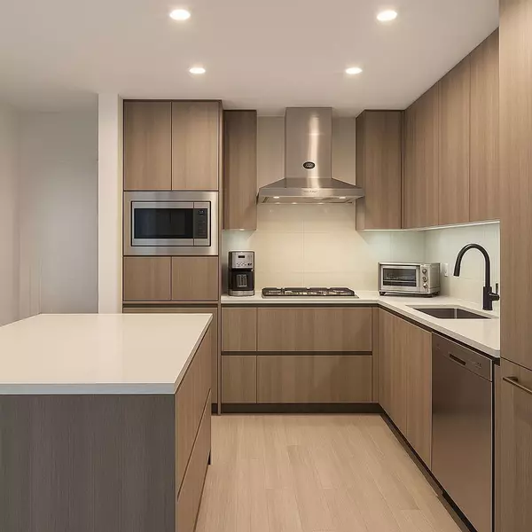 North Vancouver, BC V7P 0E1,2060 Curling RD #102