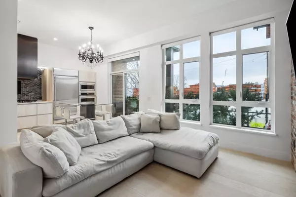 New Westminster, BC V3M 0L9,300 Salter ST #121