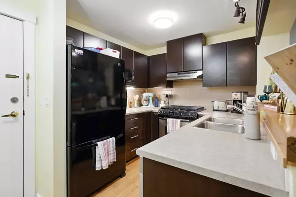 Burnaby, BC V5A 4Y4,9329 University CRES #107