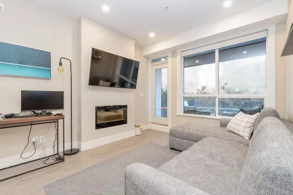 Maple Ridge, BC V2X 3C2,22335 Mcintosh AVE #207