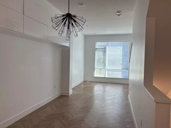 Burnaby, BC V5A 0E8,9739 University CRES #4