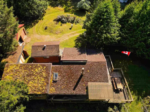 Mayne Island, BC V0N 2J1,212 Cherry Tree LN