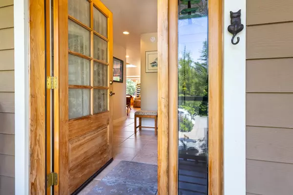 Halfmoon Bay, BC V7Z 1B4,5563 Curran RD