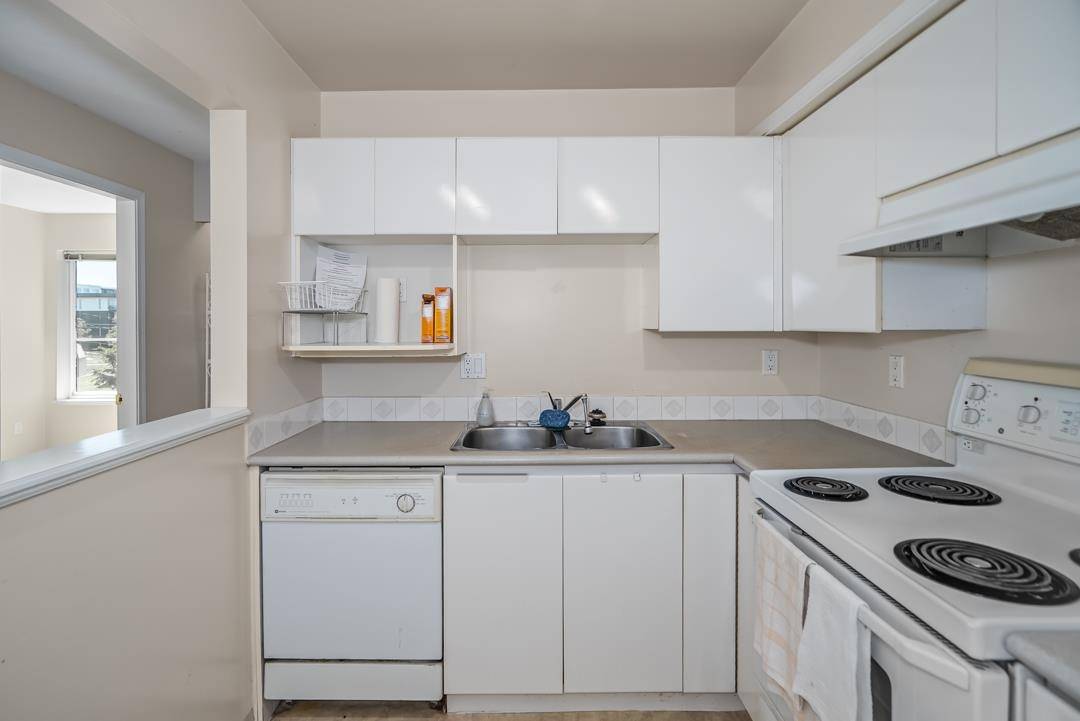 Surrey, BC V3T 4L8,10665 139 ST #210