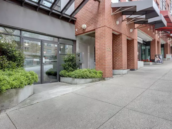 North Vancouver, BC V7M 2G3,305 Lonsdale AVE #306