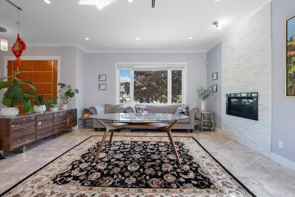 Burnaby, BC V5E 1S9,6960 Bryant CT