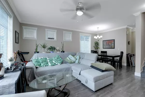 Surrey, BC V3R 7C6,15399 Guildford Drive DR #87