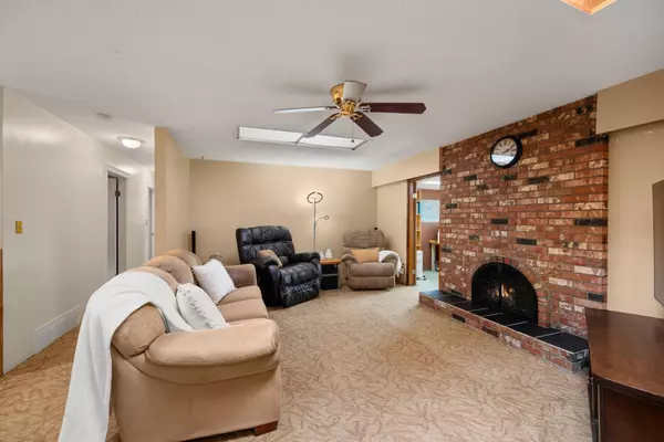 Delta, BC V4C 6X5,7433 Barrymore DR