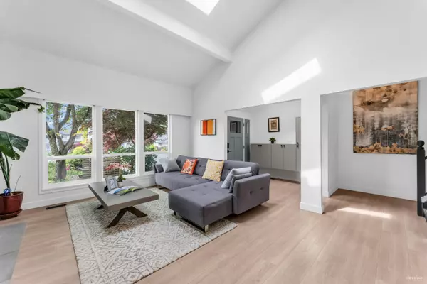 Delta, BC V4E 3B1,11881 Redwood PL