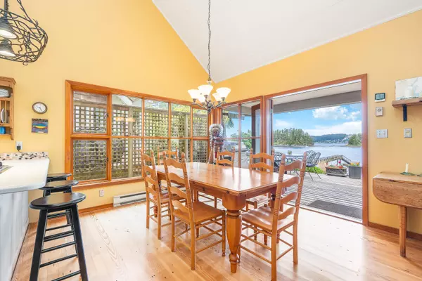 Gibsons, BC V0N 1V0,561 B Skyline RD