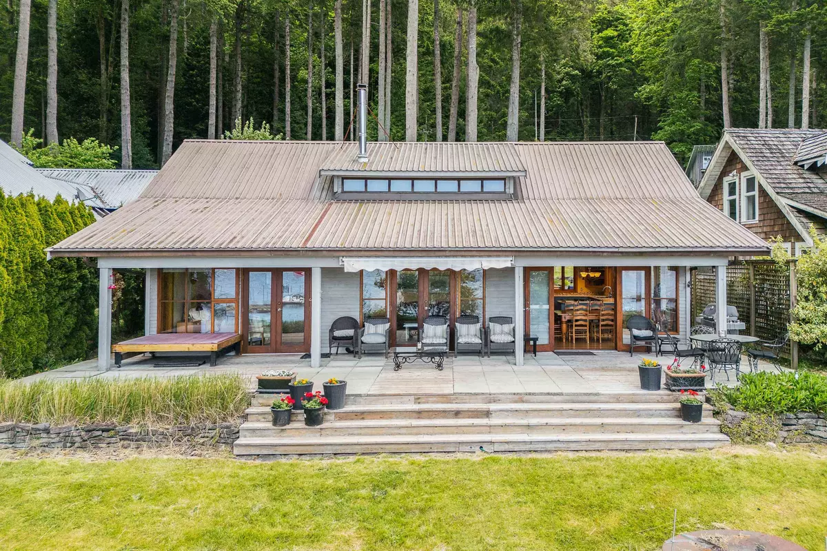 Gibsons, BC V0N 1V0,561 B Skyline RD