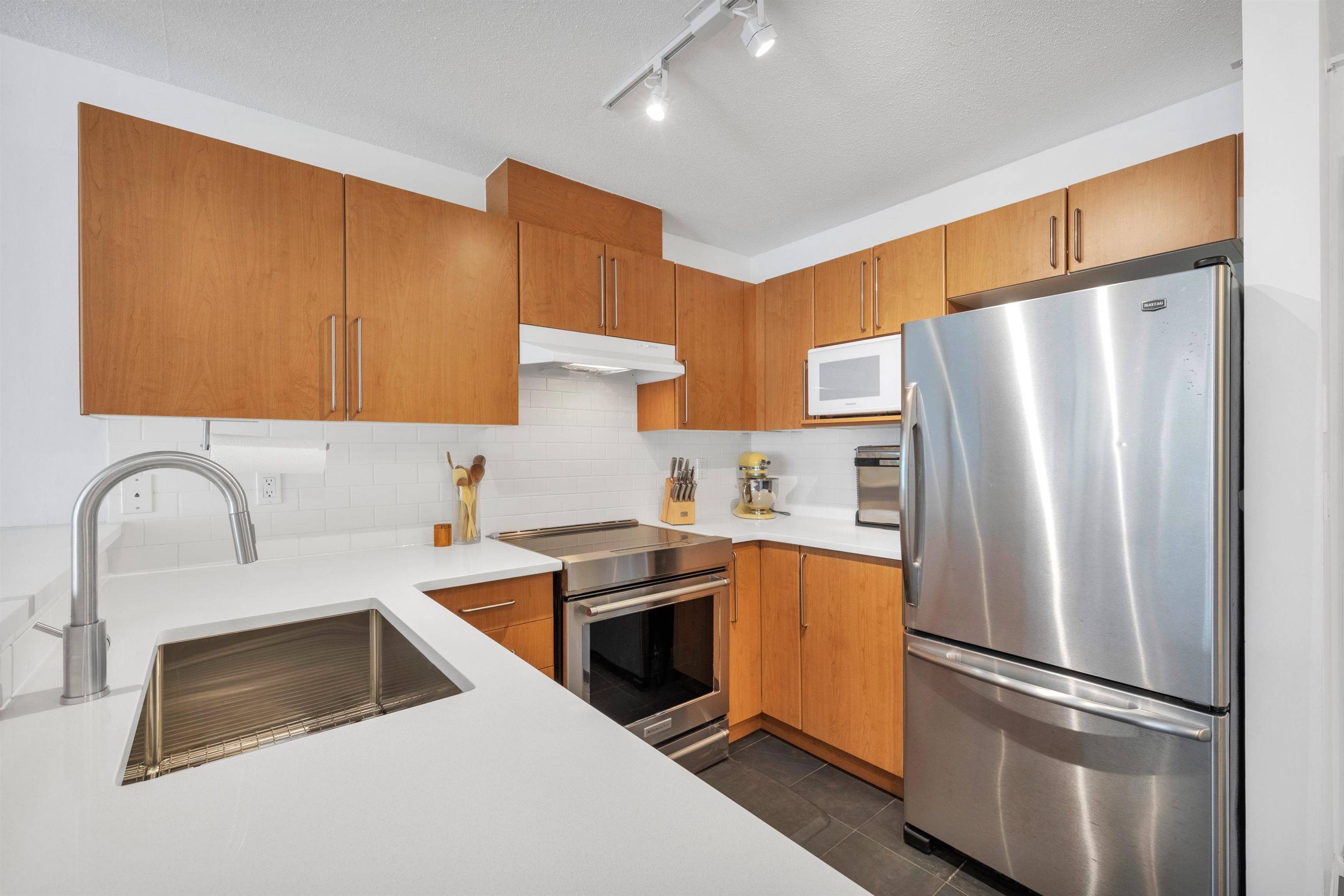 North Vancouver, BC V7K 3E2,1150 E 29th ST #411