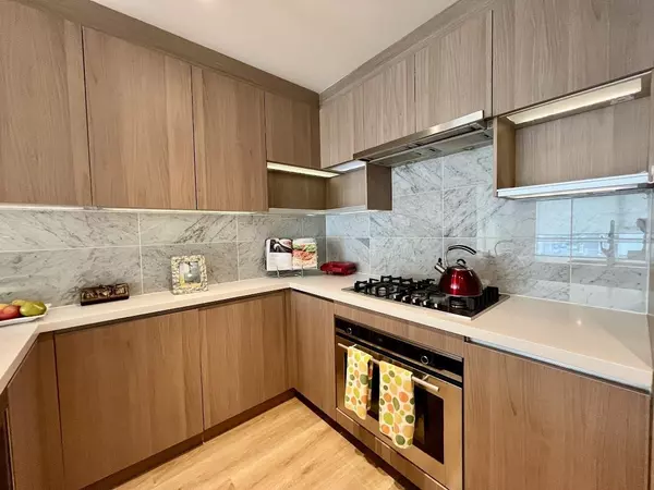 Surrey, BC V3T 0L5,13696 100 AVE #4302