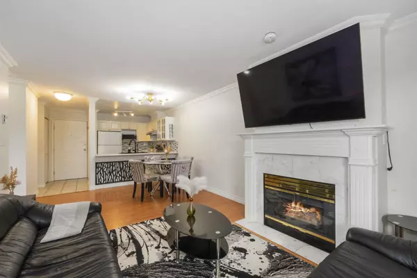 Surrey, BC V3R 0V1,15150 108 AVE #108