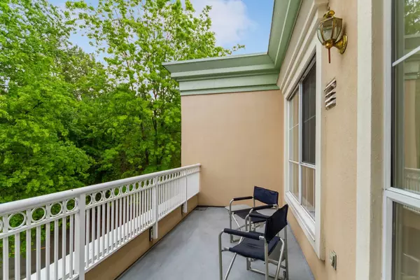 Coquitlam, BC V3B 7N1,2995 Princess CRES #409