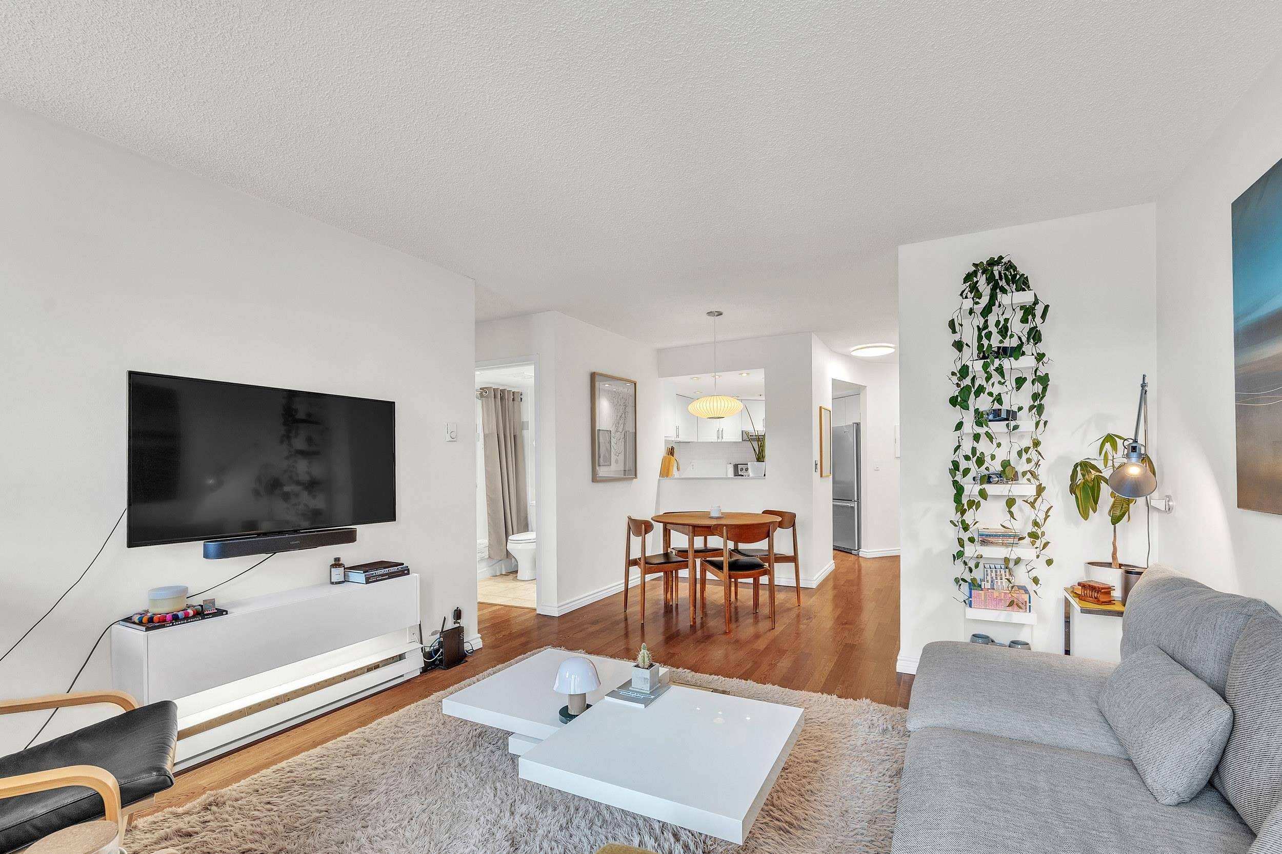 Vancouver, BC V6Z 2N7,789 Drake ST #607