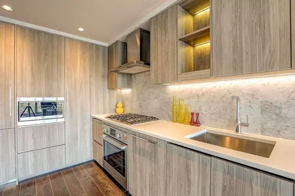 Burnaby, BC V5C 0M8,4720 Lougheed #506