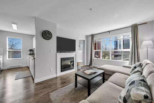 6815 188 ST #204,  Surrey,  BC V4N 0Z8
