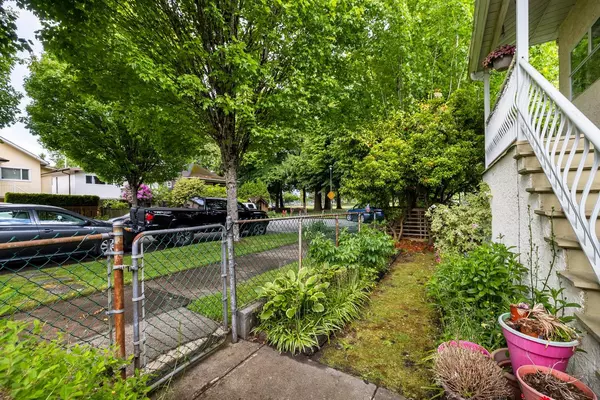 Vancouver, BC V5V 3J4,4866 James ST
