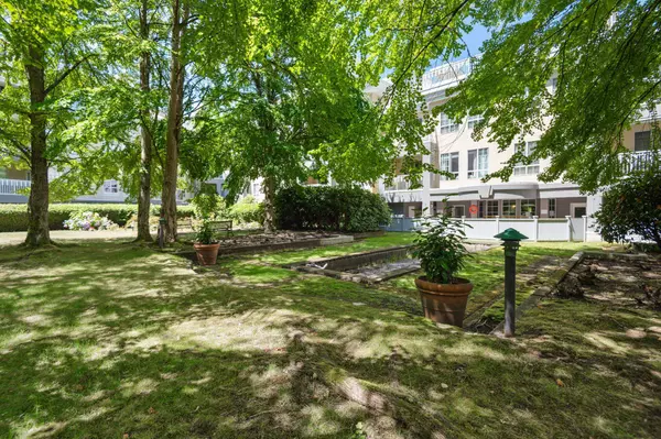 Vancouver, BC V6T 2G2,5835 Hampton PL #317