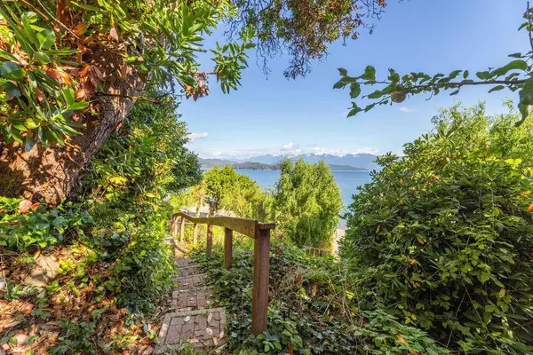 Gibsons, BC V0N 1V1,1124 Point RD