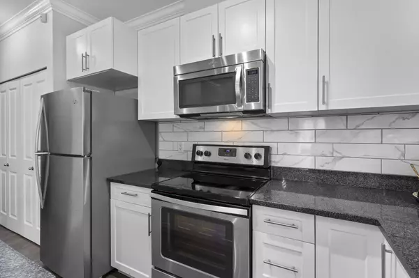 Maple Ridge, BC V2X 9H1,11580 223 ST #108