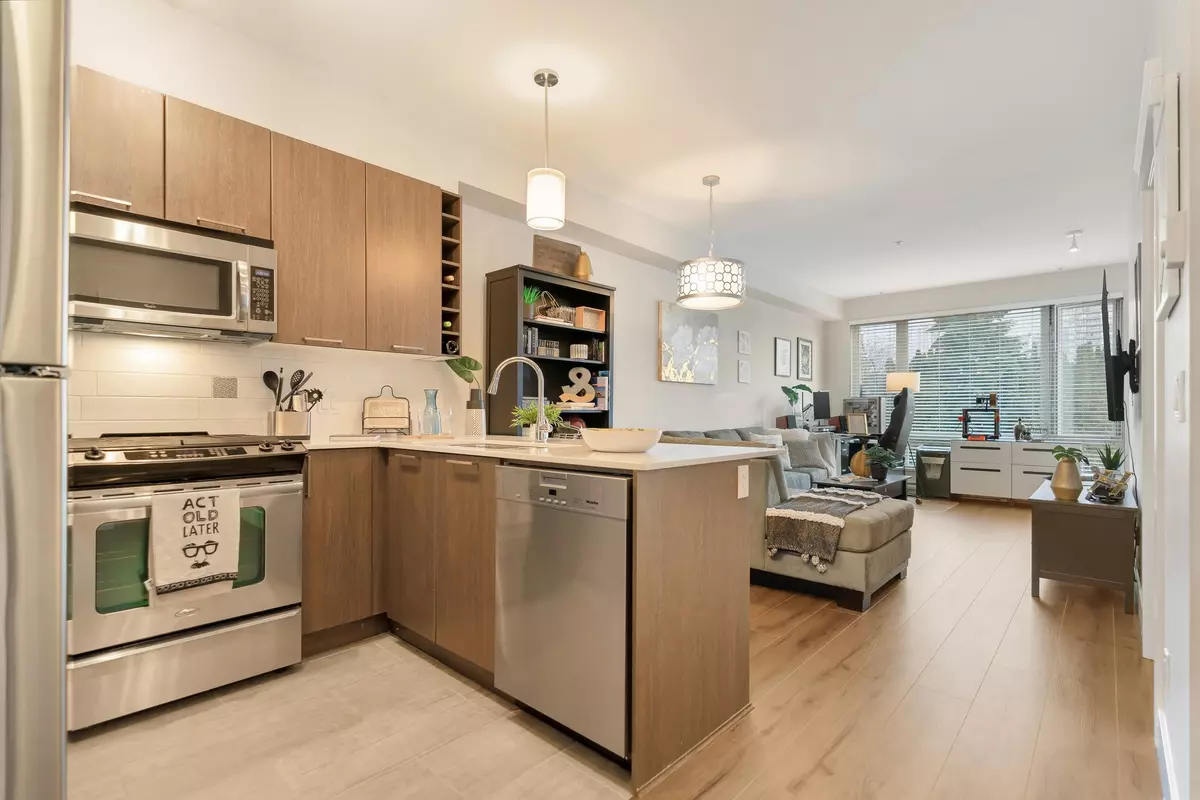 Coquitlam, BC V3B 0H7,1188 Johnson ST #203