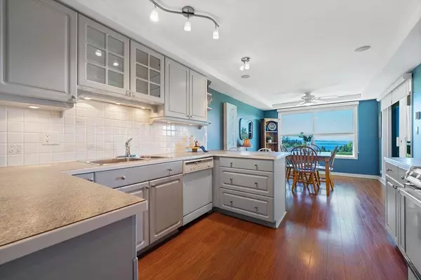 Surrey, BC V4A 3V2,1725 128 ST #306