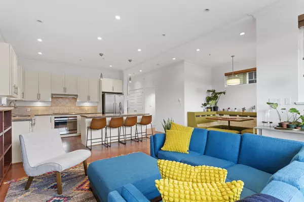 Vancouver, BC V6R 2K7,3729 W 11th AVE