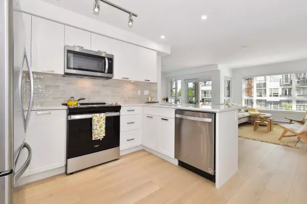 Maple Ridge, BC V2X 3Y8,22562 121 AVE #205