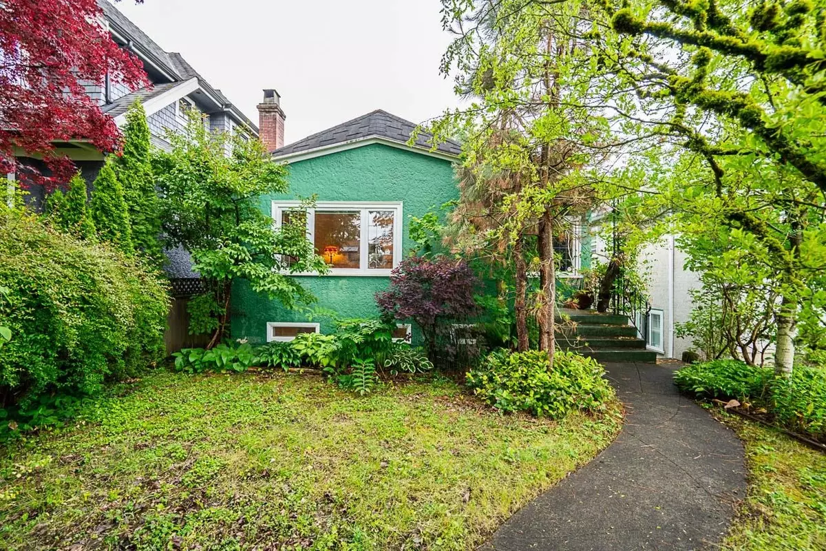Vancouver, BC V5Y 2C1,86 W 20th AVE