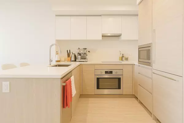 Surrey, BC V3T 0P7,13615 Fraser HWY #1311