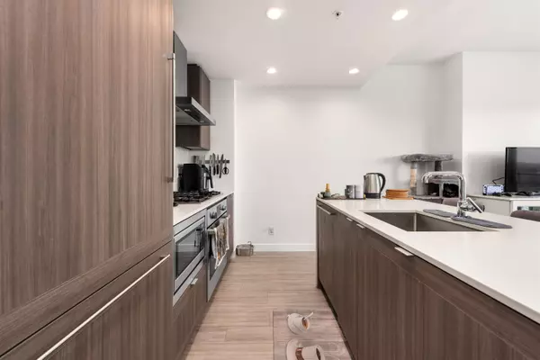 Burnaby, BC V5C 0M1,2311 Beta AVE #2104